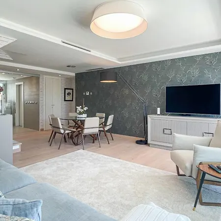 Beachfront Luxury Rooftop Penthouse Wifi Pools Grill I O Nac Paddle Apartment Marbella